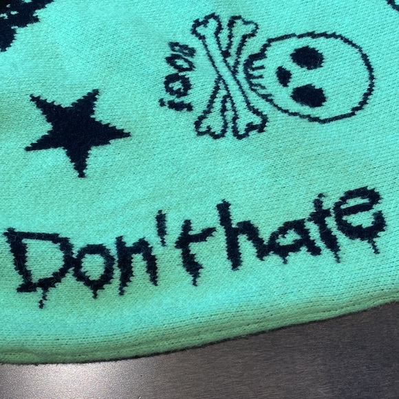 Adika sweater, size M-L, green with funky black printing - Picture 9 of 9